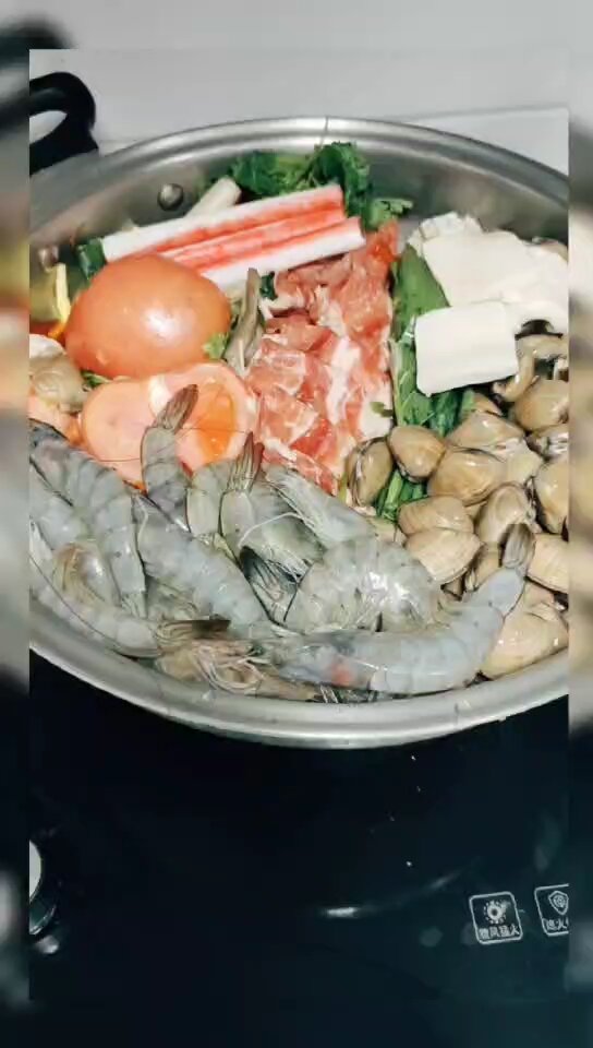用安利皇后锅做无水火锅,不,用水哦
