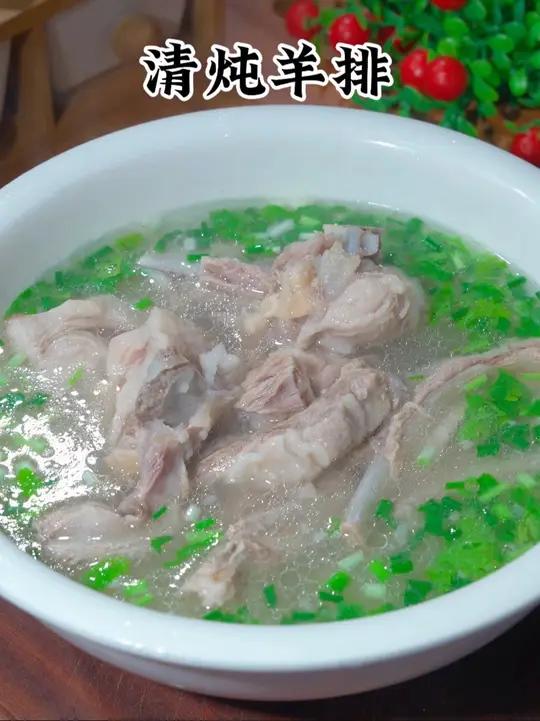 俗话说三伏天吃伏羊,你就像我这样做清炖羊排,不腥不膻,汤鲜肉烂非常好吃