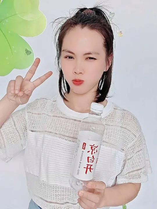 今日入伏,进入三伏,送君三福,健康是福,平安是福,知足是福,愿这个夏天,快乐与你朝夕相伴,