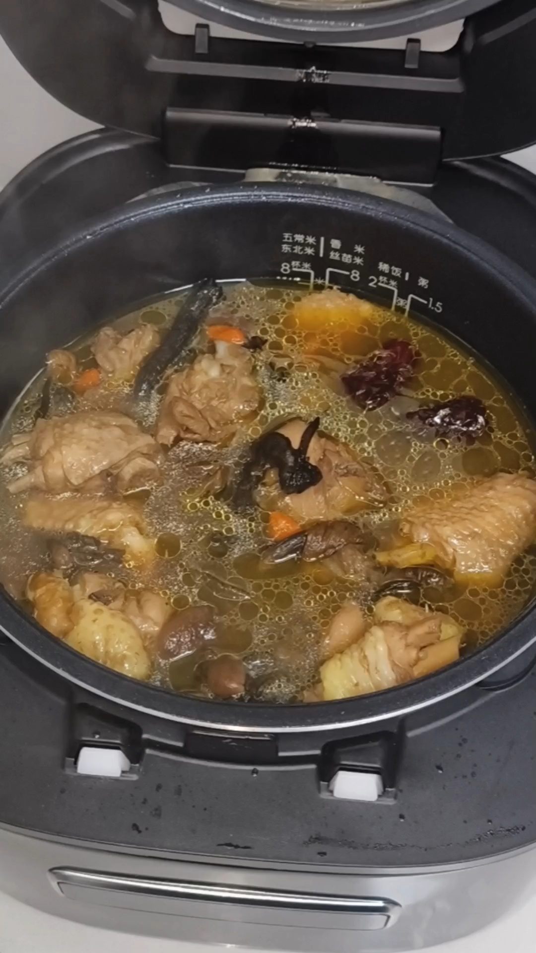 省时又方便的电饭煲炖鸡汤!