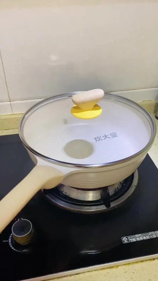 一直在买锅路上踩坑的我,终于被婆婆夸了一次,这款炊大皇不粘锅真的很优秀,用很久了还和新的一