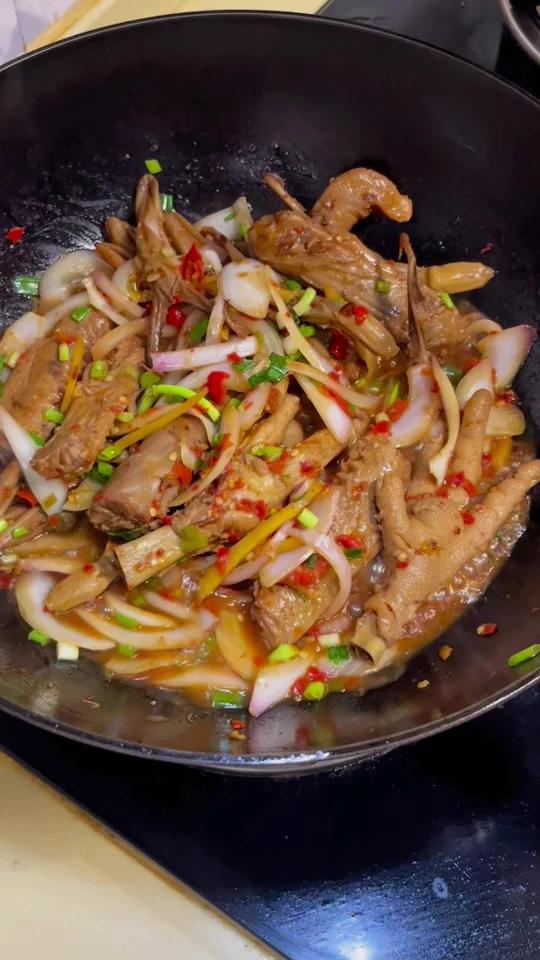 我珍藏多年的炒卤味做法!一定要死里放辣