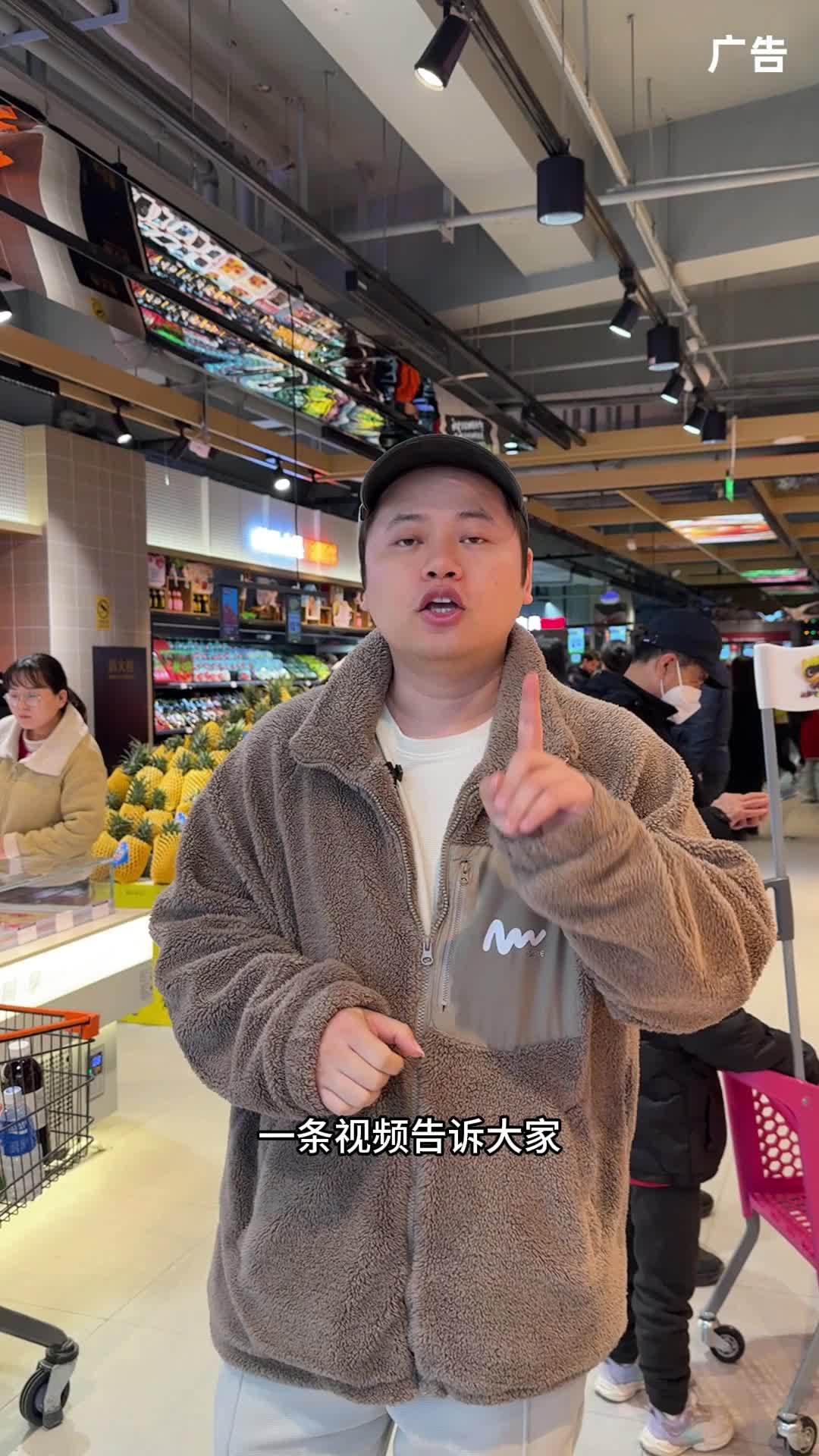 润家优客全运里店,这里有着胖东来同款的商品,各种酱菜小龙虾水产水果统统都有,店里还有很多试