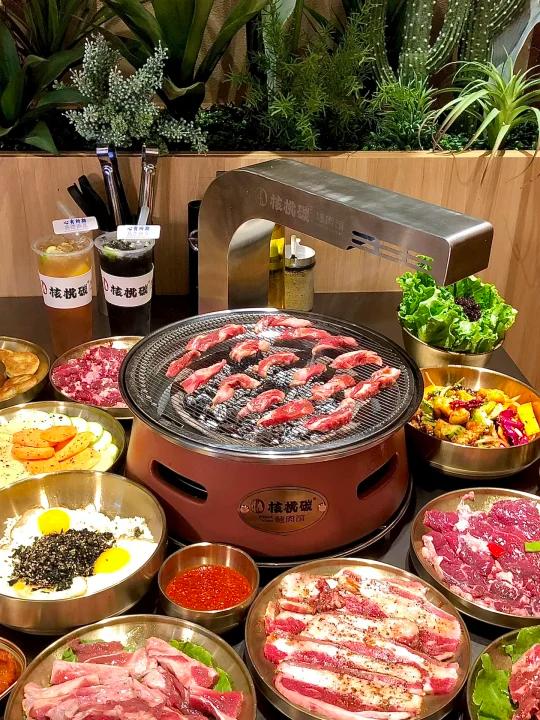 不用去东北在郑州也能吃到核桃碳烤肉绝了