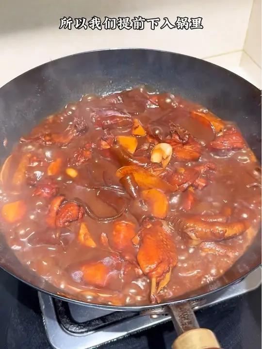 粉皮炖鸡,炖出来还是小时候的味道,粉皮劲道爽滑 吸满了汤汁,配米饭馒头都好吃