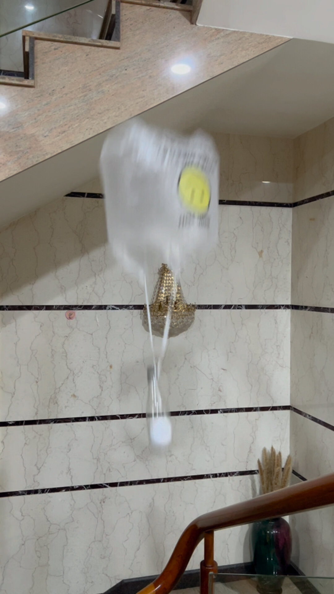 科学小实验.鸡蛋地球对对碰.简易版降落伞