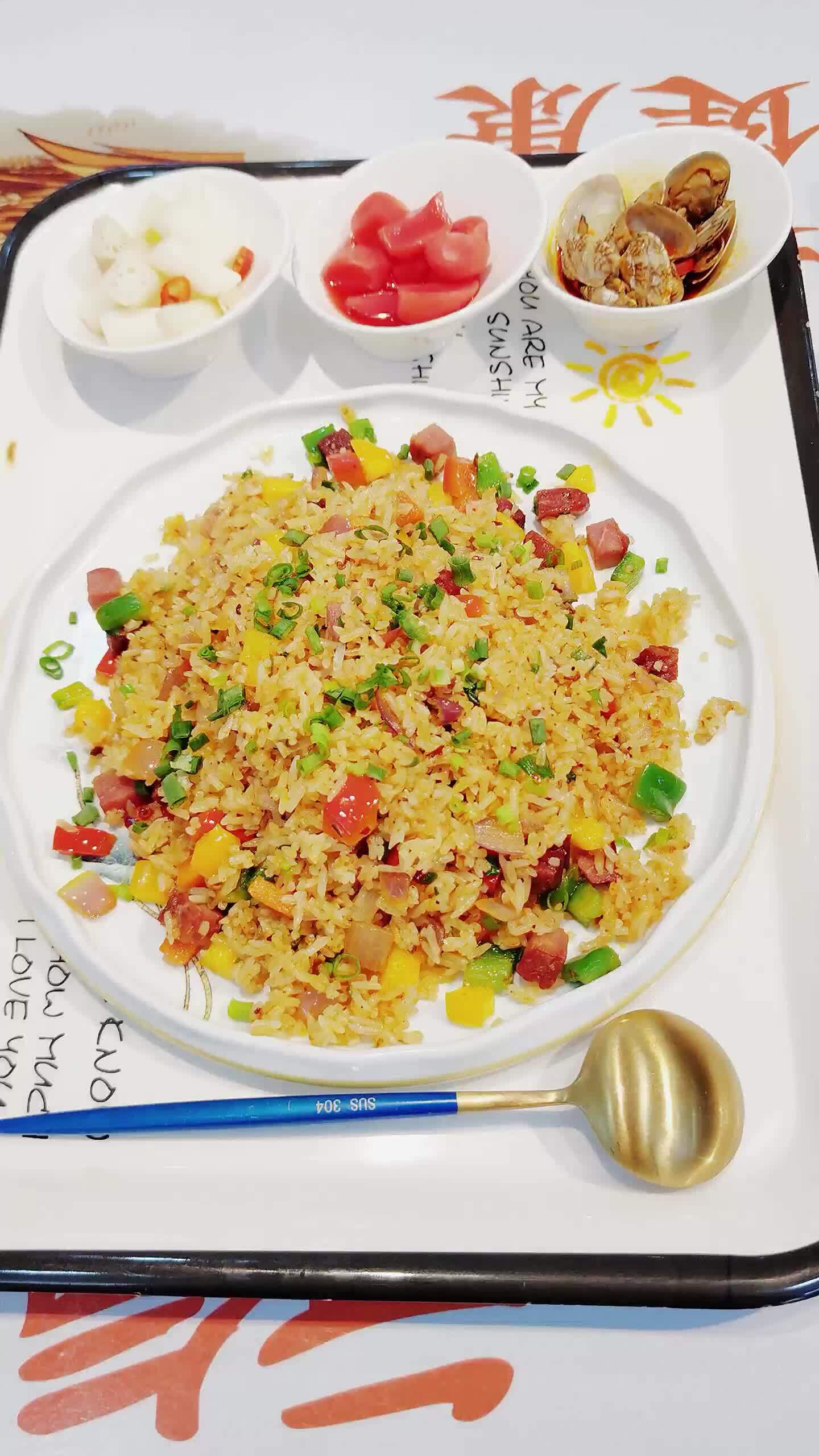 茶油炒饭是一份地道的快餐美食