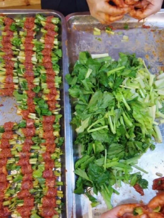 芹菜牛肉怎么穿?想学串串香的来,我教你