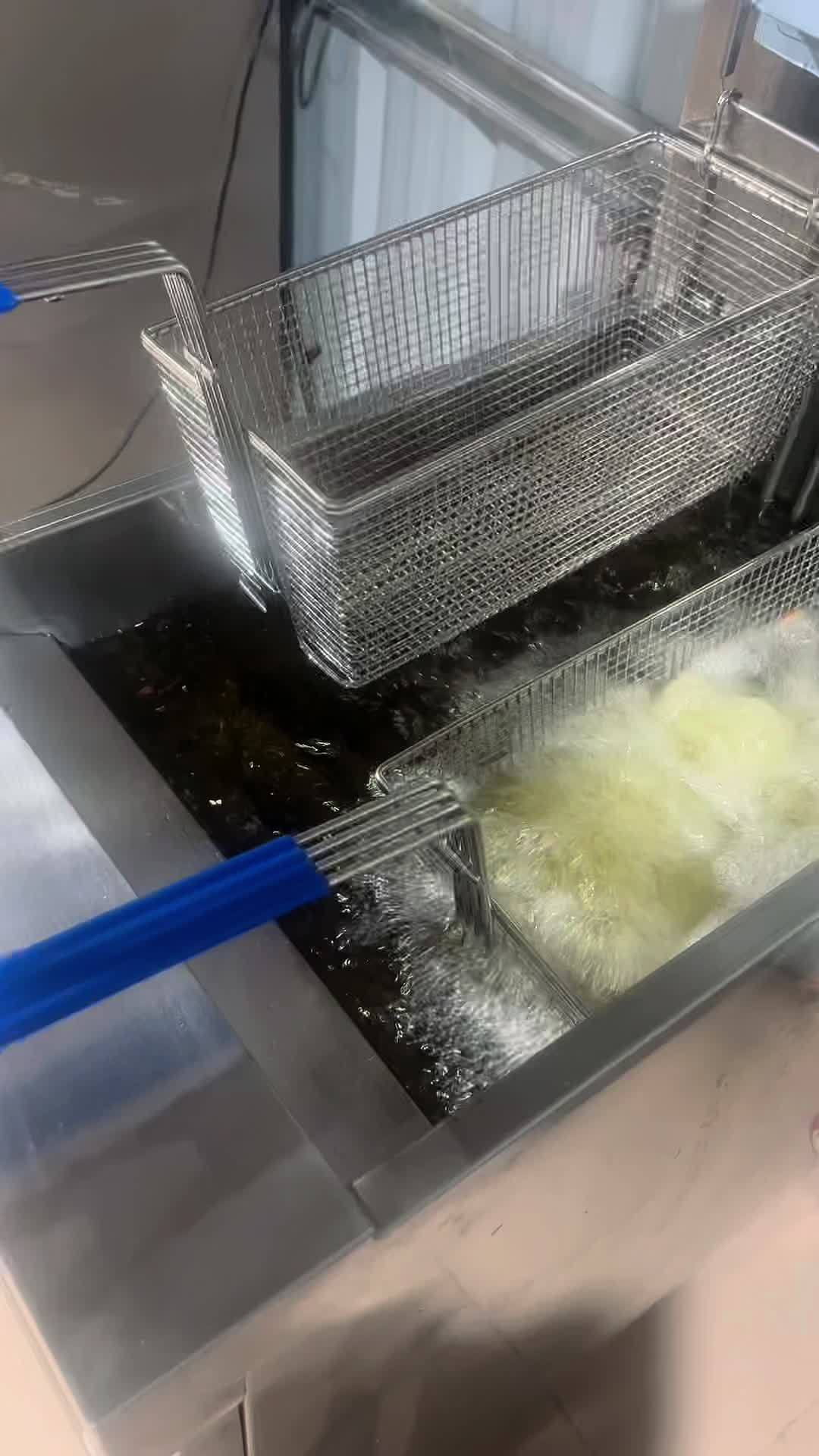 阿迪宝立式全自动升降炸炉带滤油车12个菜单可计时,可以设置12种不同的温度和时间可以永久保
