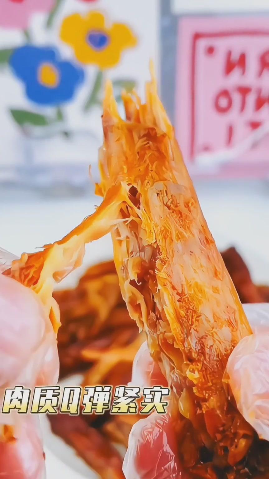 这个鸡脖太香了,肉质紧实入味,越嚼越香,好吃解馋,追剧必备。鸡脖子 解馋 追剧小零食 解馋