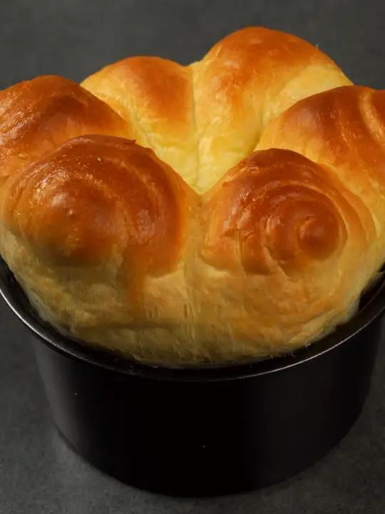 只要不出错新手也能做出细腻柔软的面包 水100克  鲜酵母9克或耐高糖酵母3克  盐2.5