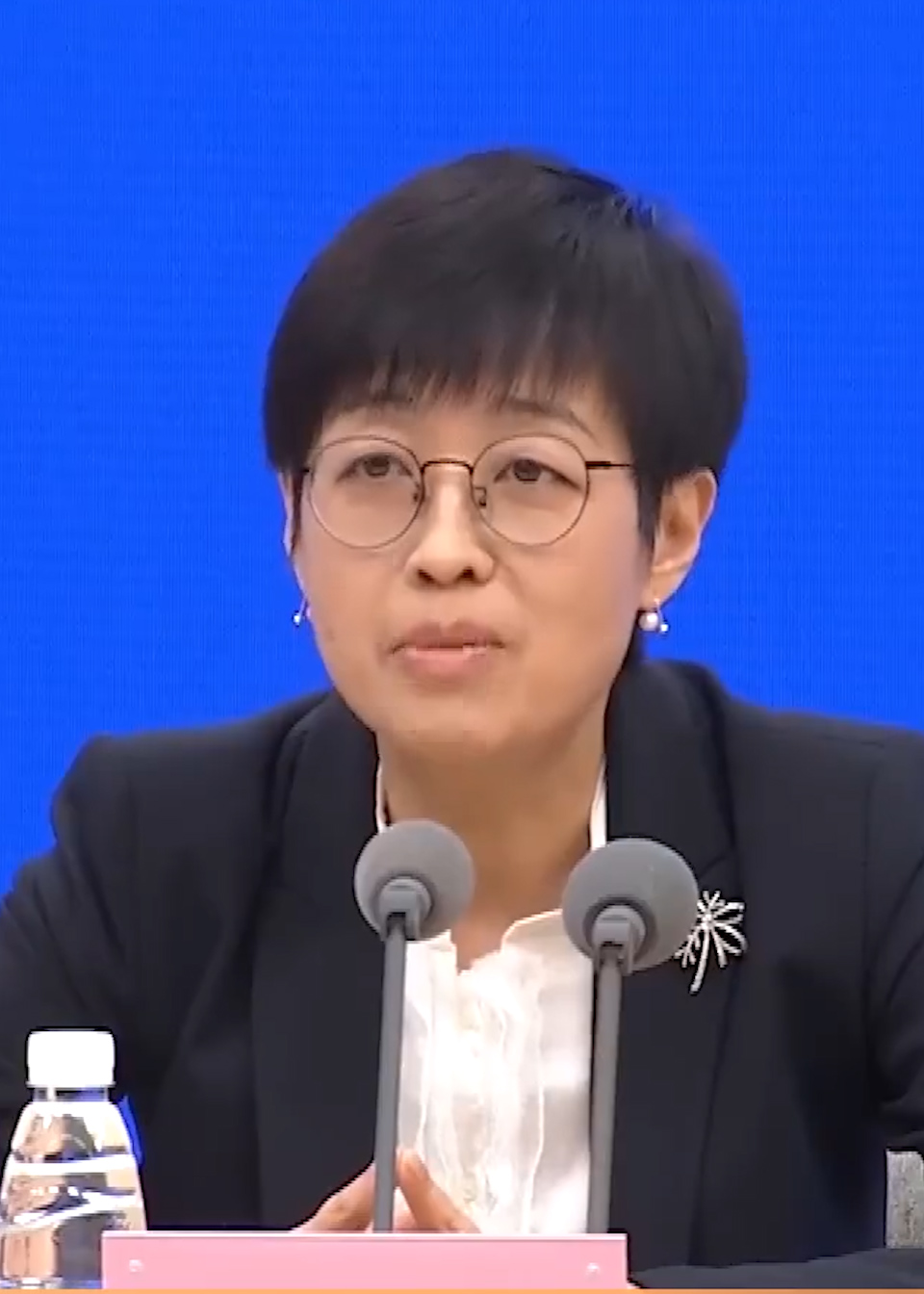 肺炎支原体感染潜伏期可达4周,专家:不建议自行给孩子吃阿奇霉素