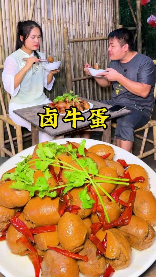 小妮子嫌弃牛蛋又醒又骚把它倒掉,可是小妮子不知道牛蛋做出来,味道真的很不错