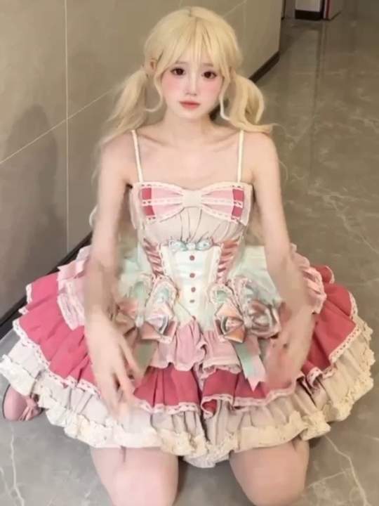 可爱公主风芭比娃娃，穿少女感蛋糕裙