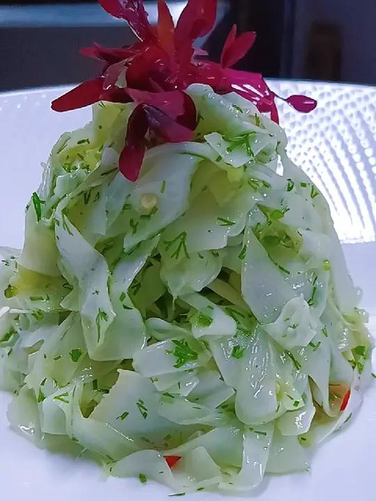 冷菜意境菜犹如大自然的诗人,用美食诉说着季节的变幻,每一口都饱含诗情画意。美食创作人计划 