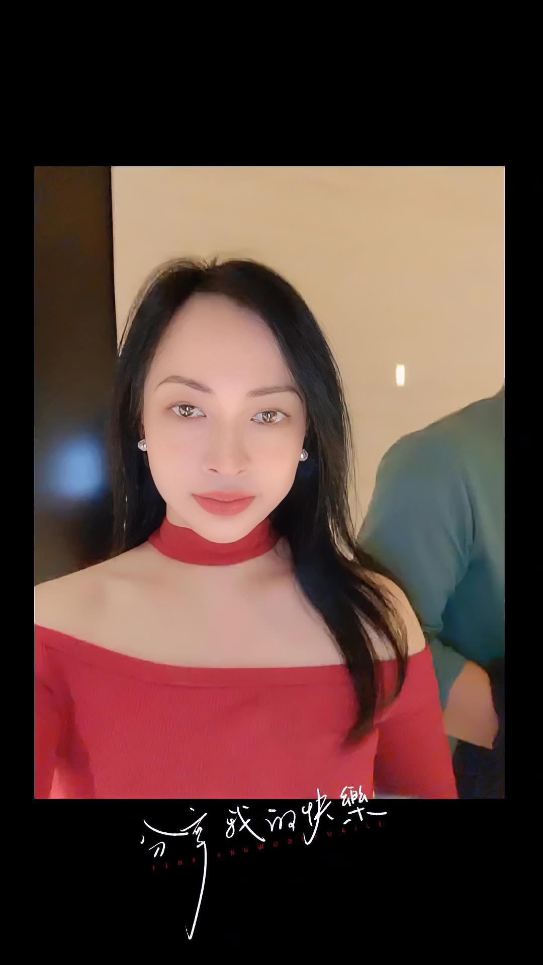 今天发现一件让我差点疯掉的事,外面秤比家里秤重4斤。秤了两个都是重4斤。这不是真的!有锁骨