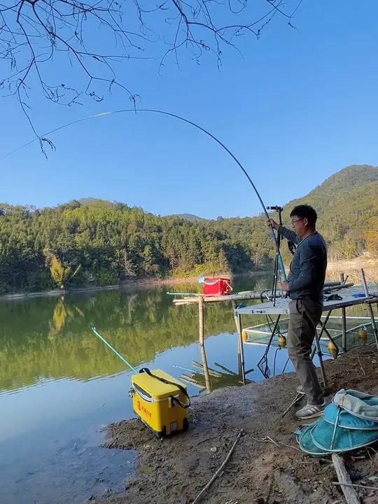 水库钓青鱼的技巧就是,重窝守