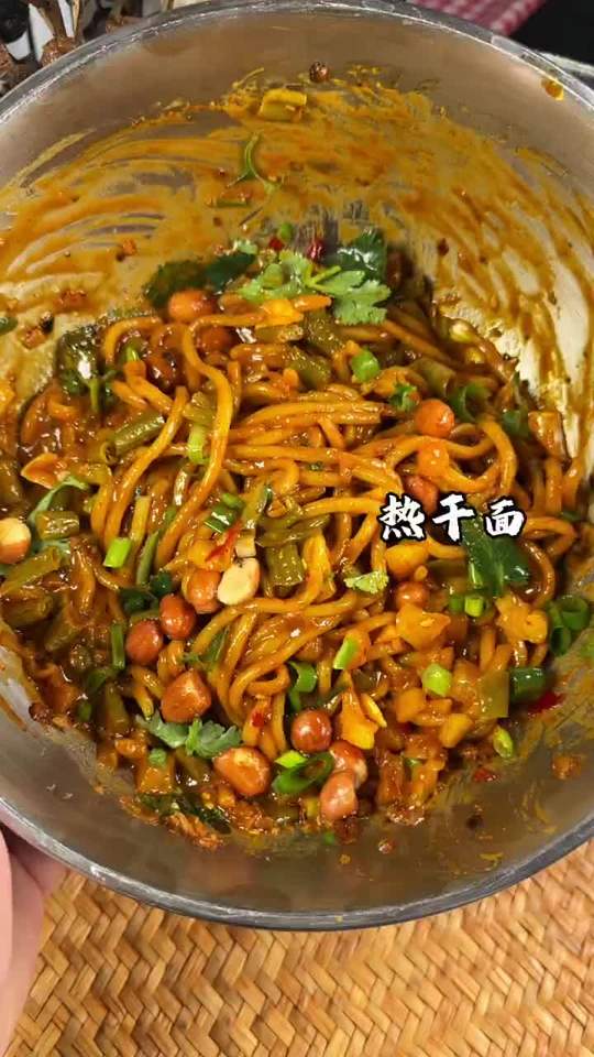 简单好吃的热干面，面条裹满酱汁超上头