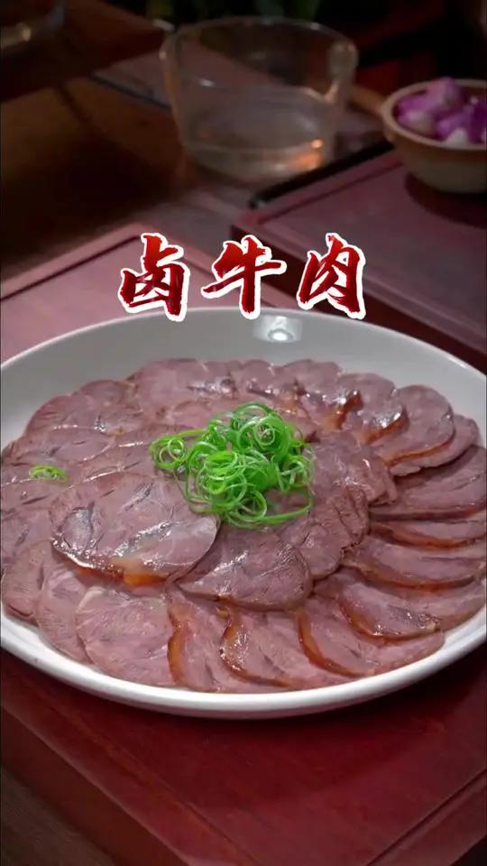 要不是亲眼所见,您一定想不到大酒店一份就要咱们108的卤牛腱子肉,其实啊,咱们在家也能轻松