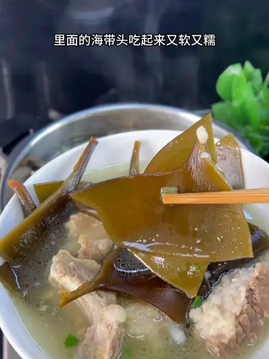 三伏天天气热 一定要多给家人安排这个海带绿豆排骨汤 喝起来既有海带头鲜美