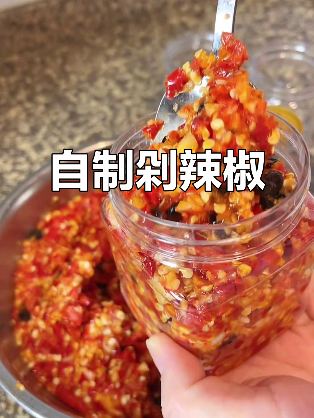 自制剁椒,香辣可口,拌饭面条皆宜,冷藏一年也不坏!