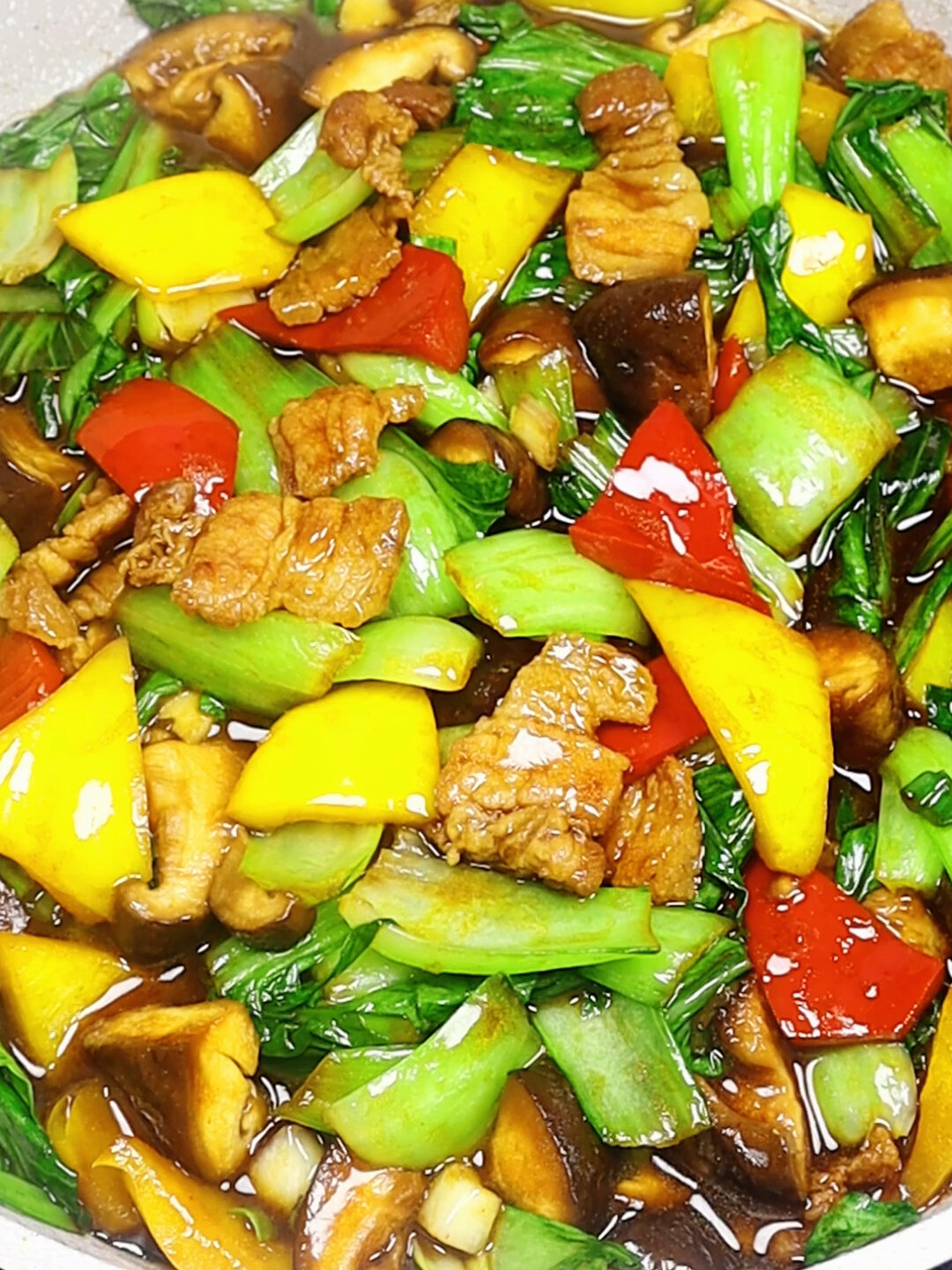 香菇油菜炒肉片 颜色鲜亮 营养健康脆嫩入味