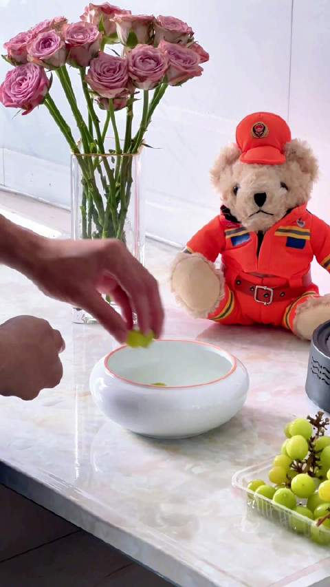 「蓝朋友带你解锁凉粉新做法」夏日炎炎,想吃冰冰凉凉的甜品?别急,蓝朋友带你解锁一款有手就会