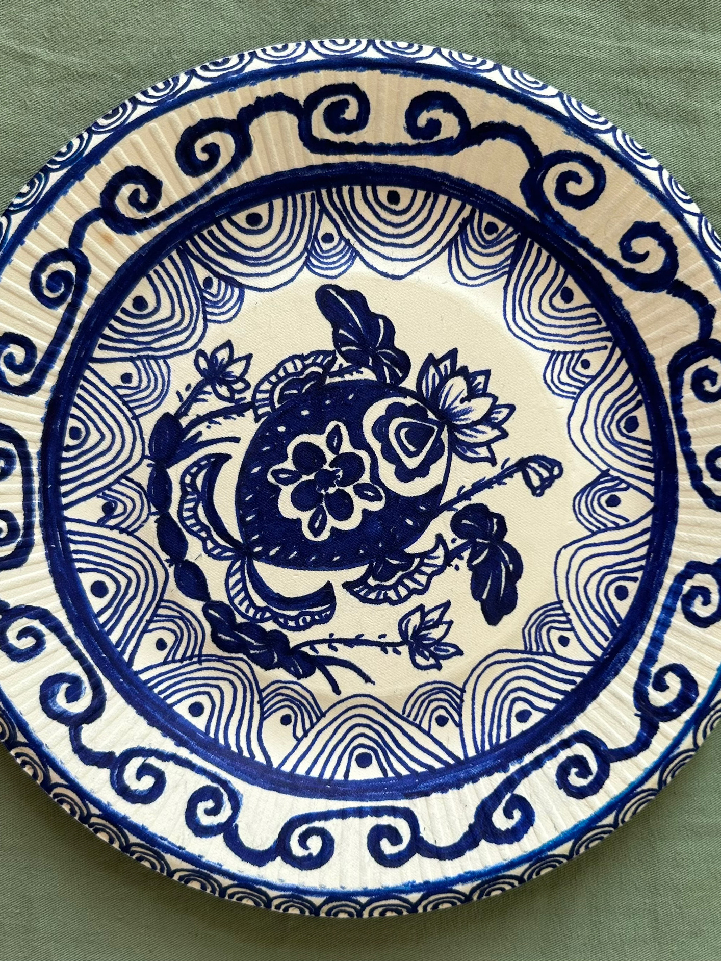 青花瓷盘儿童手绘画