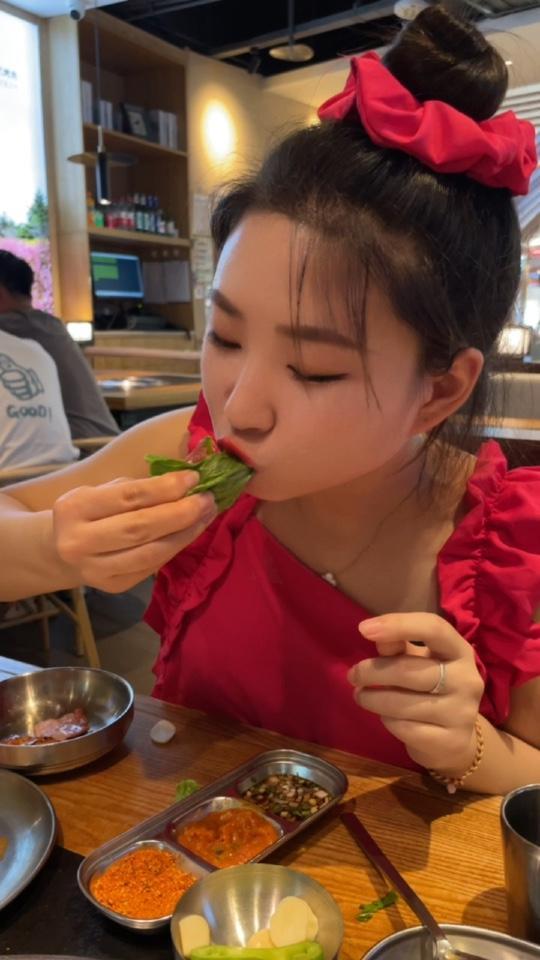 还记得第一次吃韩式烤肉是和谁一起吃的吗?艾特你的饭搭子请你吃 这样吃烤肉才过瘾 好吃不贵经