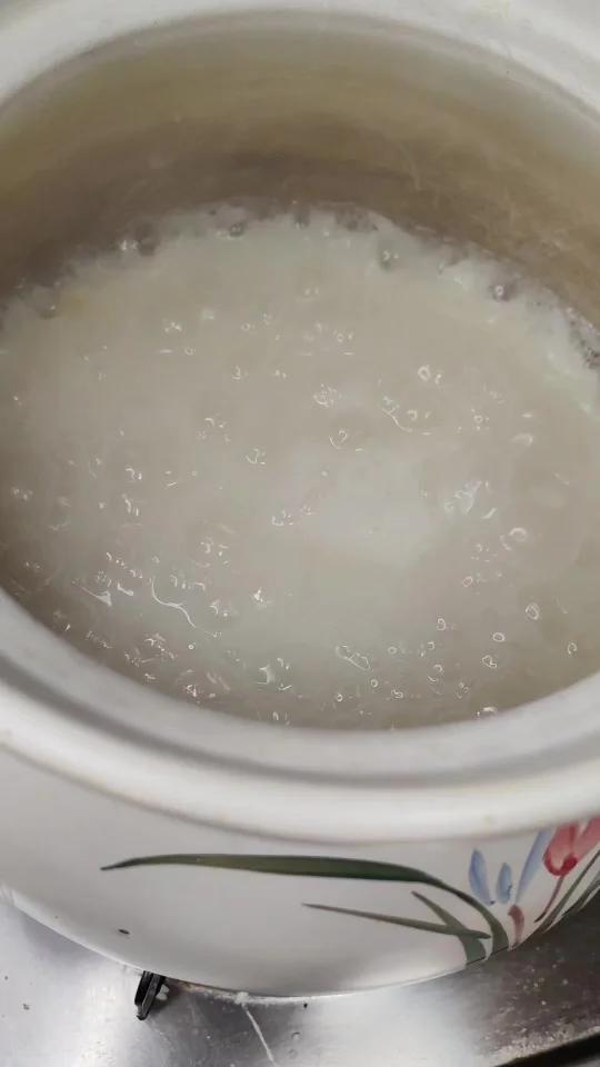 孩子晚上睡不安稳,儿科主任推荐百合莲子粥