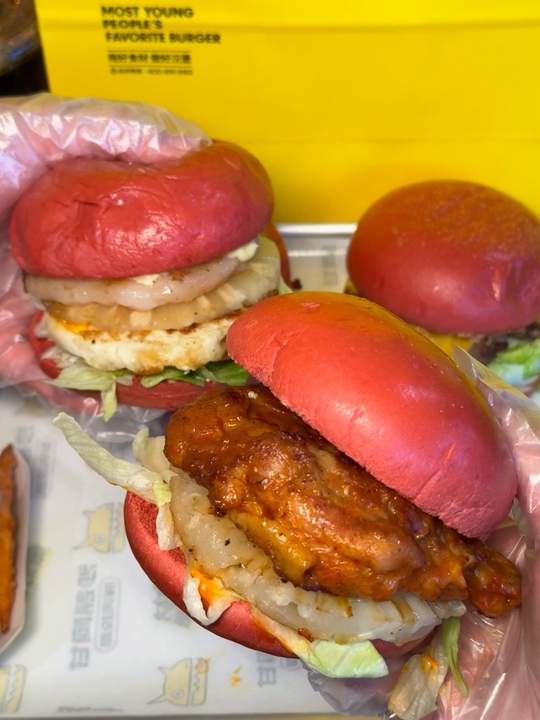 奖励好朋友请我吃沙朗阿甘红汉堡