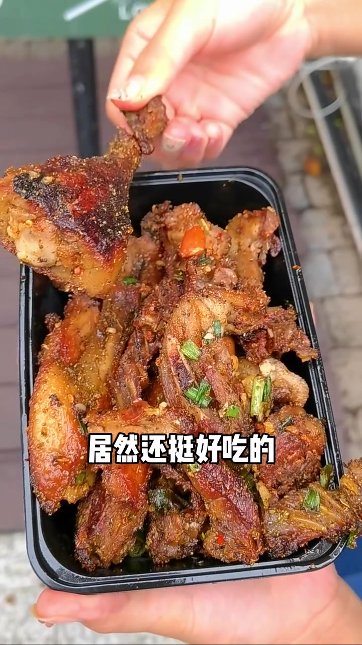 福州夜市25元一只的脆皮铁板鸭，外焦里香，真的太好吃了