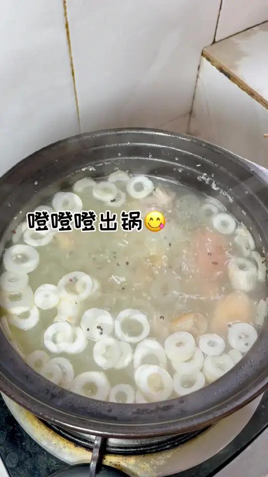 宝妈乃水少的可以试试这款 黄豆猪脚通草汤 记得多喝几次哦 下奶汤