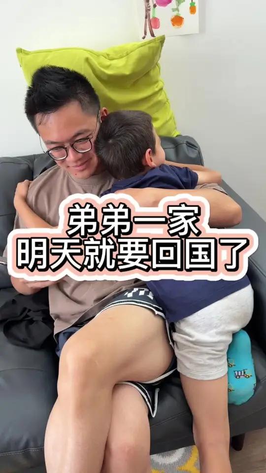 时间过得真快，弟弟一家明天就要回国了，晚饭做了他们期待已久的辣白菜炒饭，看我视频那么多次，
