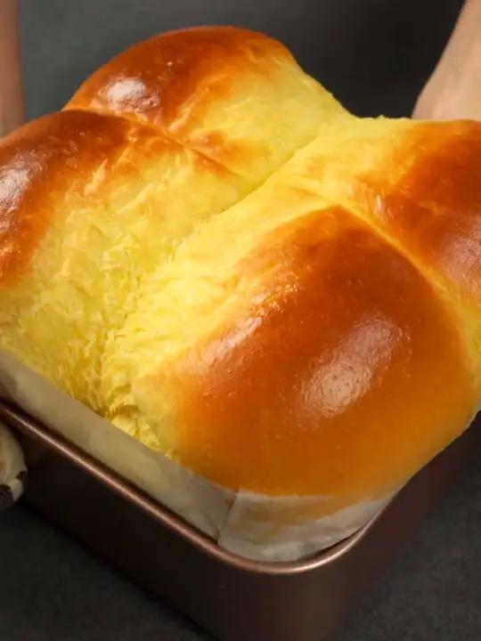 这个鸡蛋吐司面包柔软拉丝新手照样能做 冷藏鸡蛋120克 冰牛奶90克 白砂糖28克 盐3克