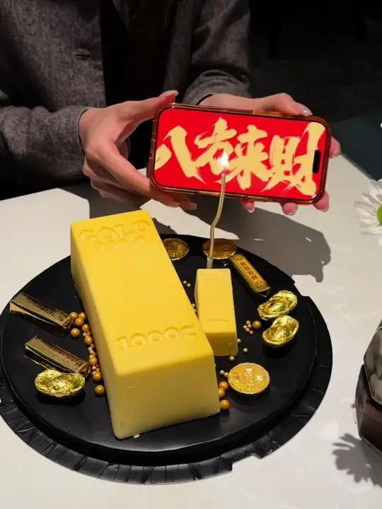 别2025,迎接2026!用一块金条蛋糕开启暴富模式,法式甜蜜配财运,这波稳了～#祝你顺风