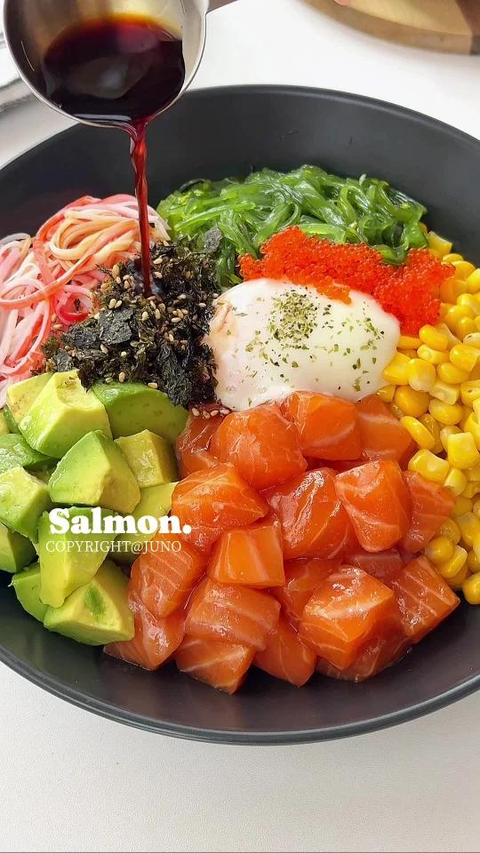 三文鱼牛油果拌饭低卡美味!一口沦陷