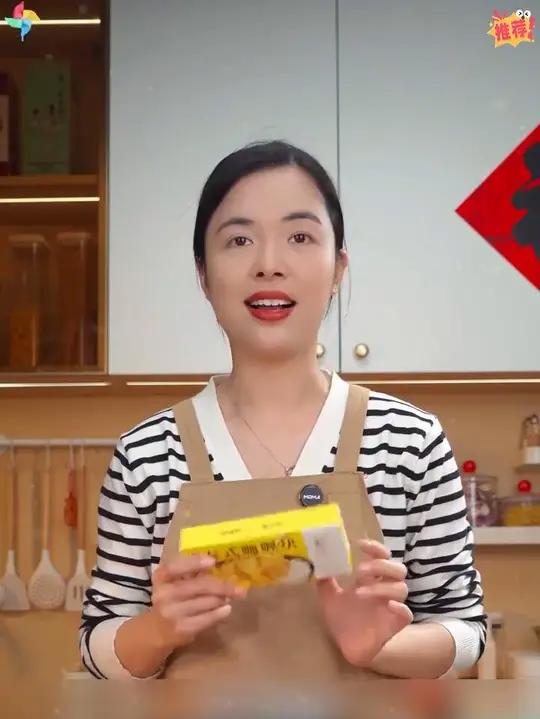 蒸米饭的时候放半个菠萝，没想到会这么好吃，在家自己做简单又好吃