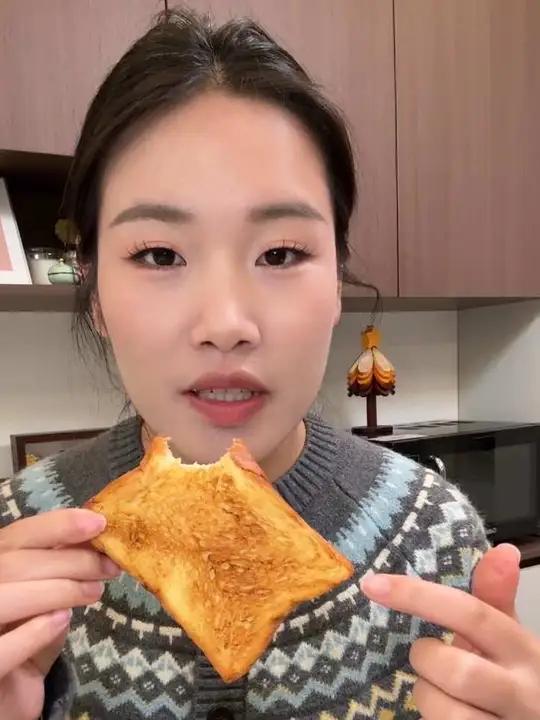 纯牛奶和面,可以烤着吃的牛奶吐司,口感松软,做法简单,配料表干净,做三明治 爆浆小吐司都很
