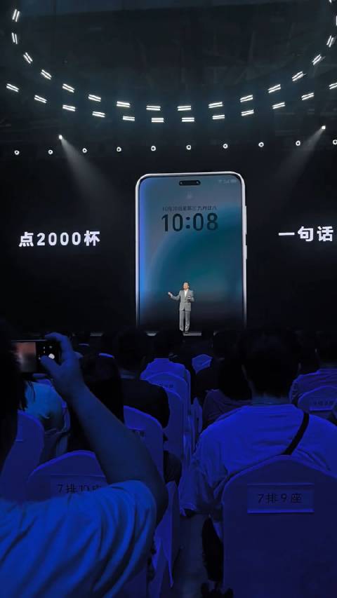 明哥现场用YOYO智能体给大家点了2000被奶茶,听说把附近门店给干爆单了 现在外卖小哥已