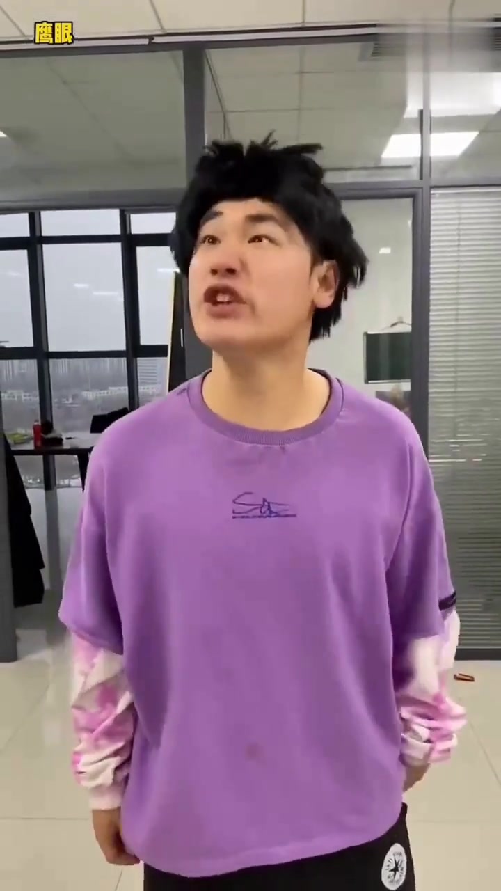 情景剧中鹰眼疑惑自己脸到底怎么了