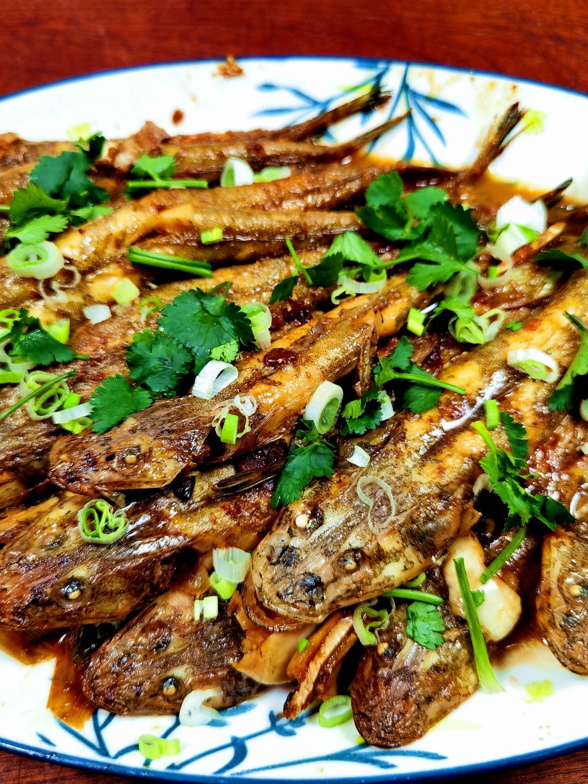 山东人吃辫子鱼,最爱这种做法,酱香味十足