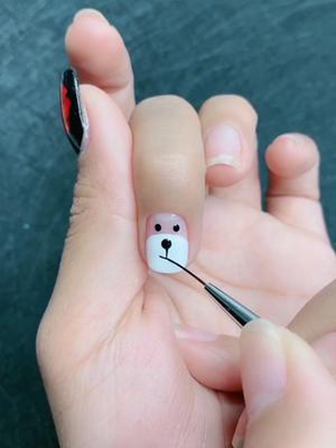 小短甲这样画小熊简单又好看 美甲教程
