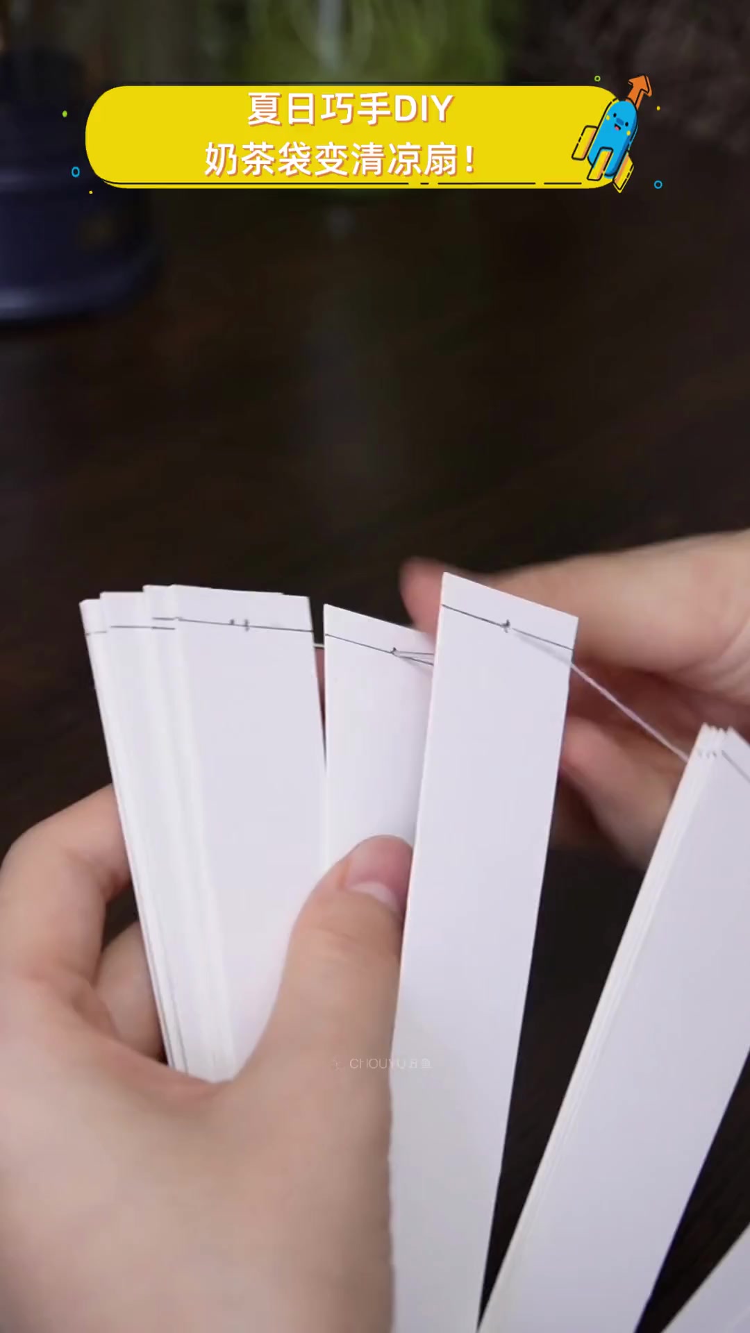 夏日巧手DIY,奶茶袋变清凉扇!