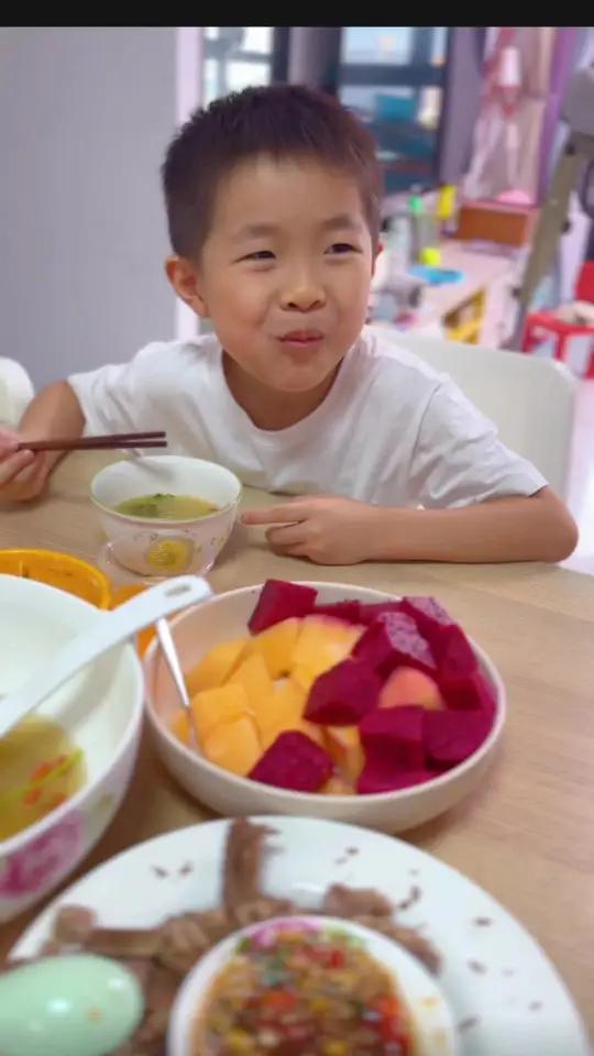 家有小学生晚餐吃什么 牛腩这么做,有肉吃又有汤喝 我的生活日记 今天吃什么 记录真实生活 