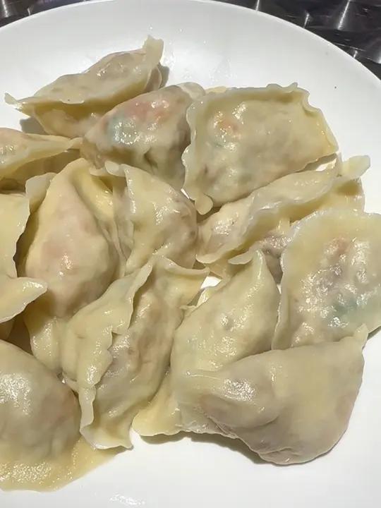 喜从天降,冬至大吉。今天吃锅包肉馅儿饺子