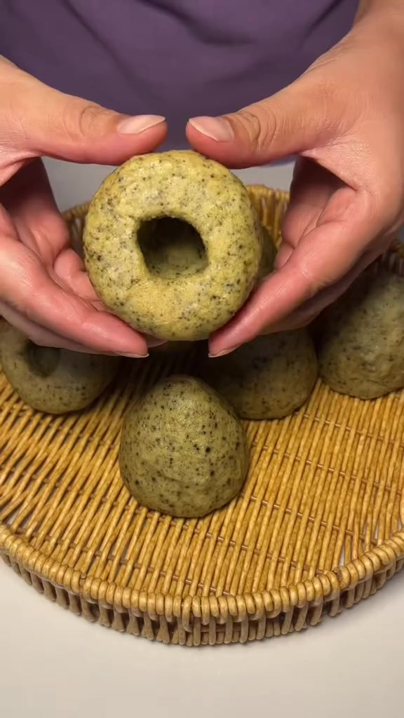 杂粮面蒸的窝窝头,细腻柔软,一点也不拉嗓子