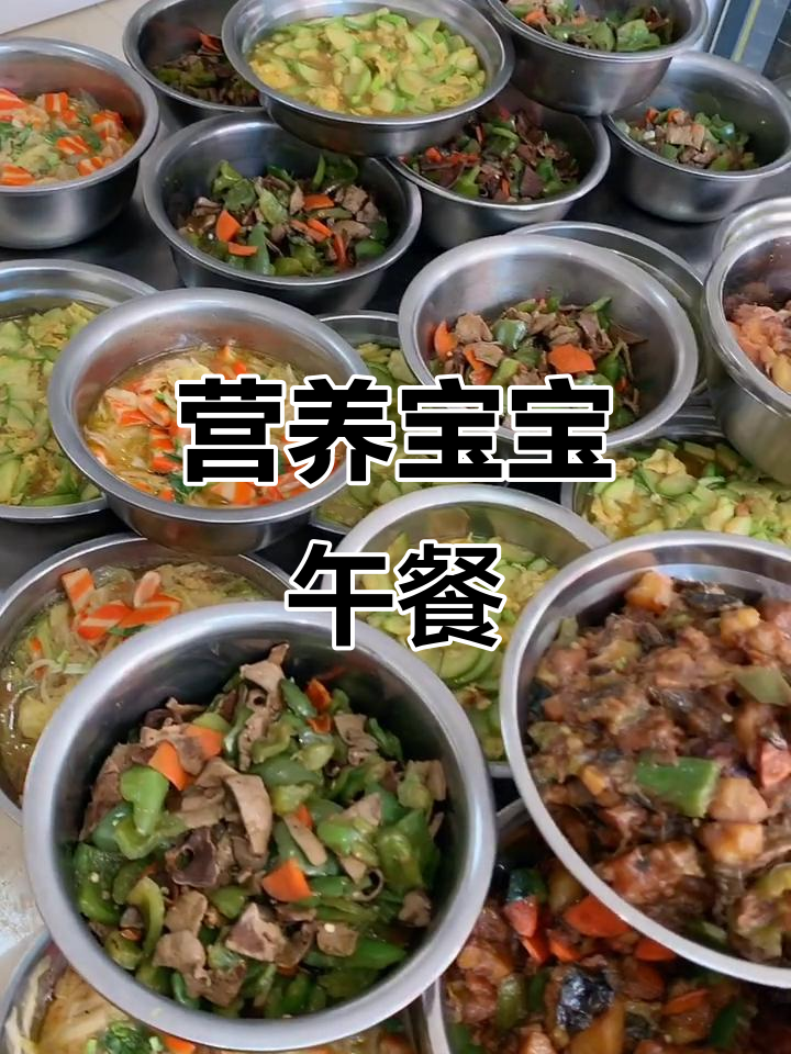 宝宝营养午餐:鱼排、白菜炖汤,地三鲜搭配海参汤