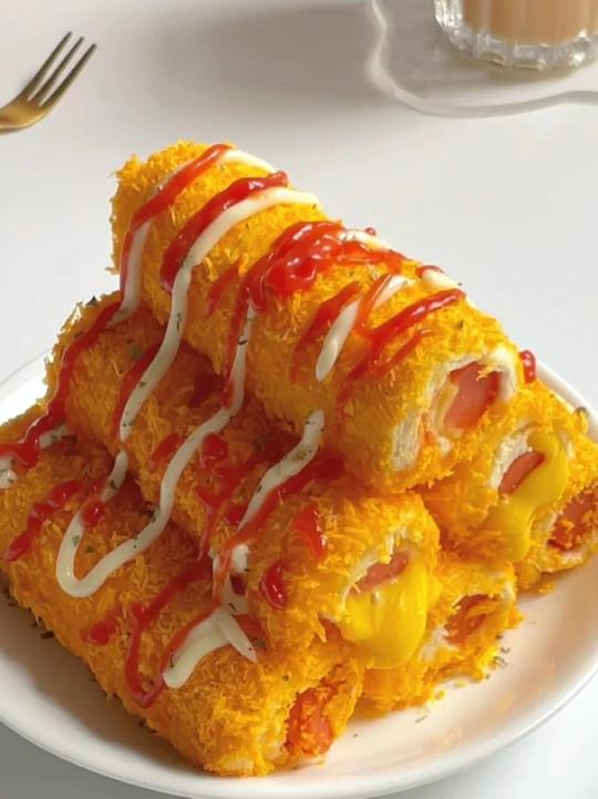一口爆浆做法简单芝士香肠吐司卷