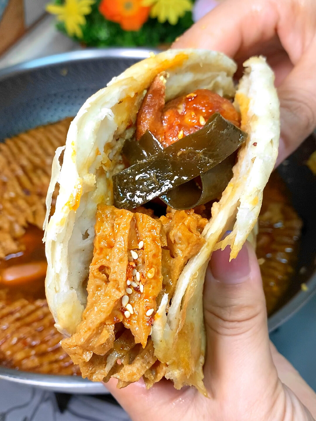 烧饼夹豆腐串,好吃到一个不够吃～